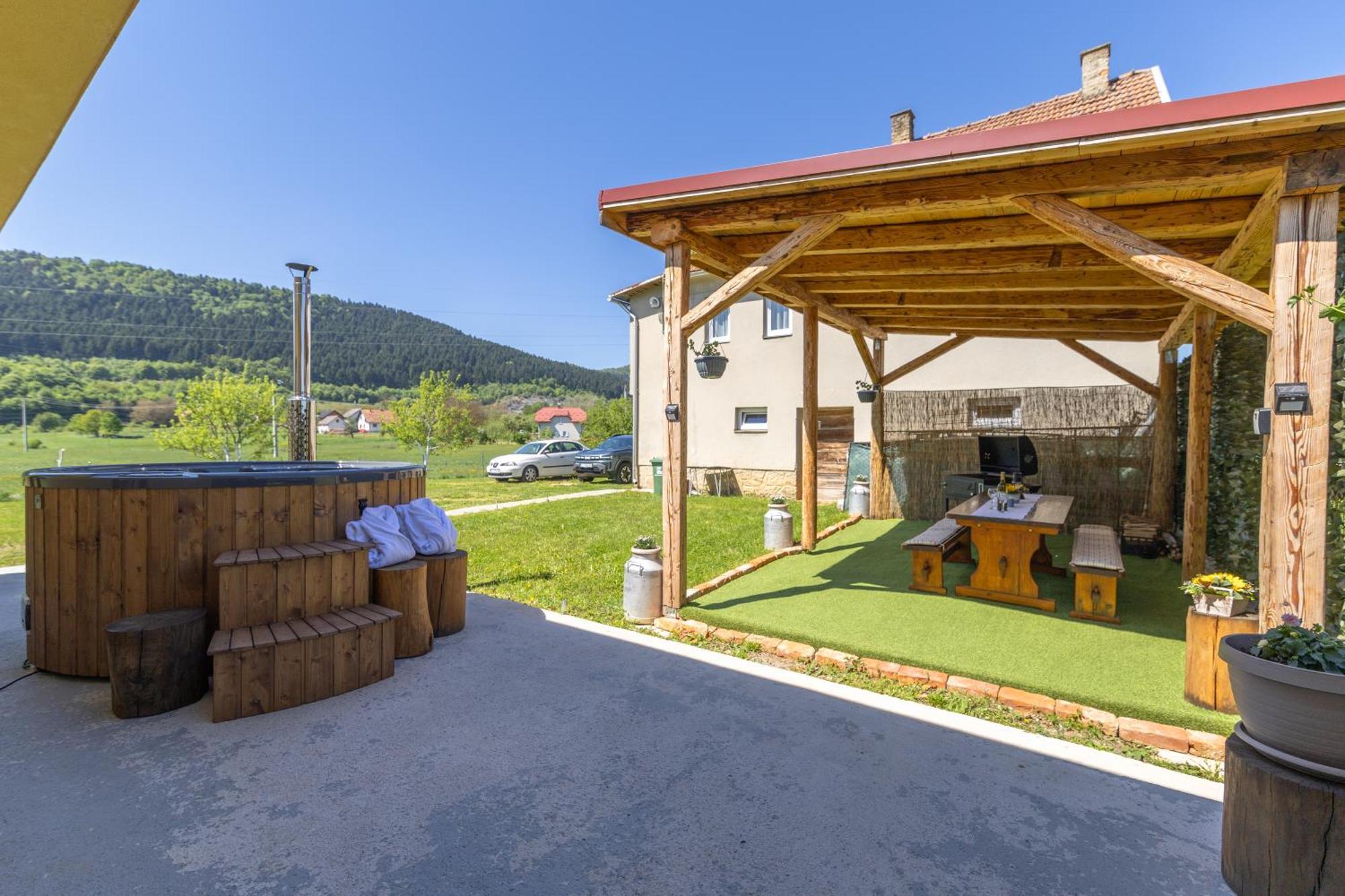 Vakantiehuis Kuca Trota - Sauna, Hot Tub Otočac
